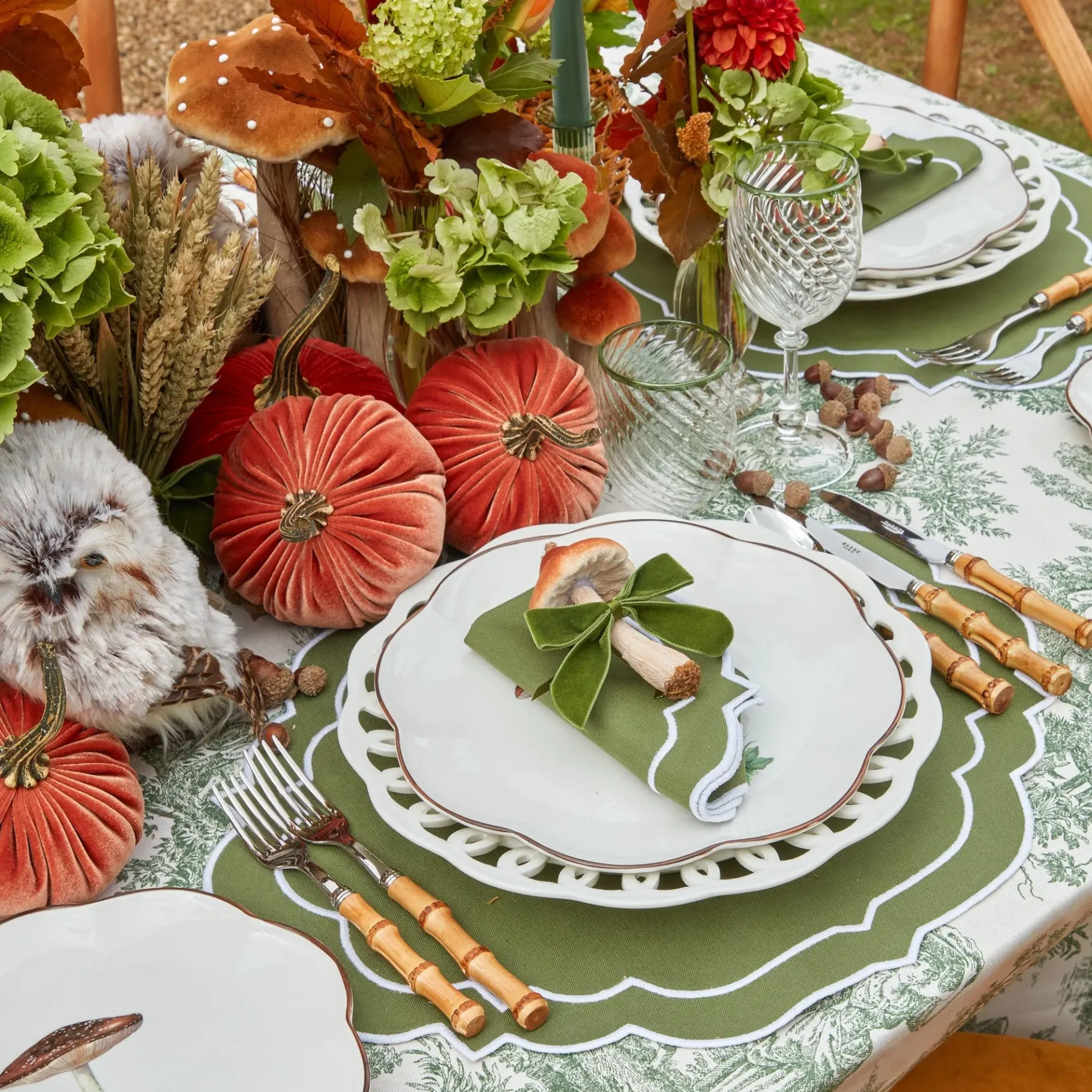 Mrs. Alice Glasses|Olive Rim Swirl Wine Glasses (Set Of 4)