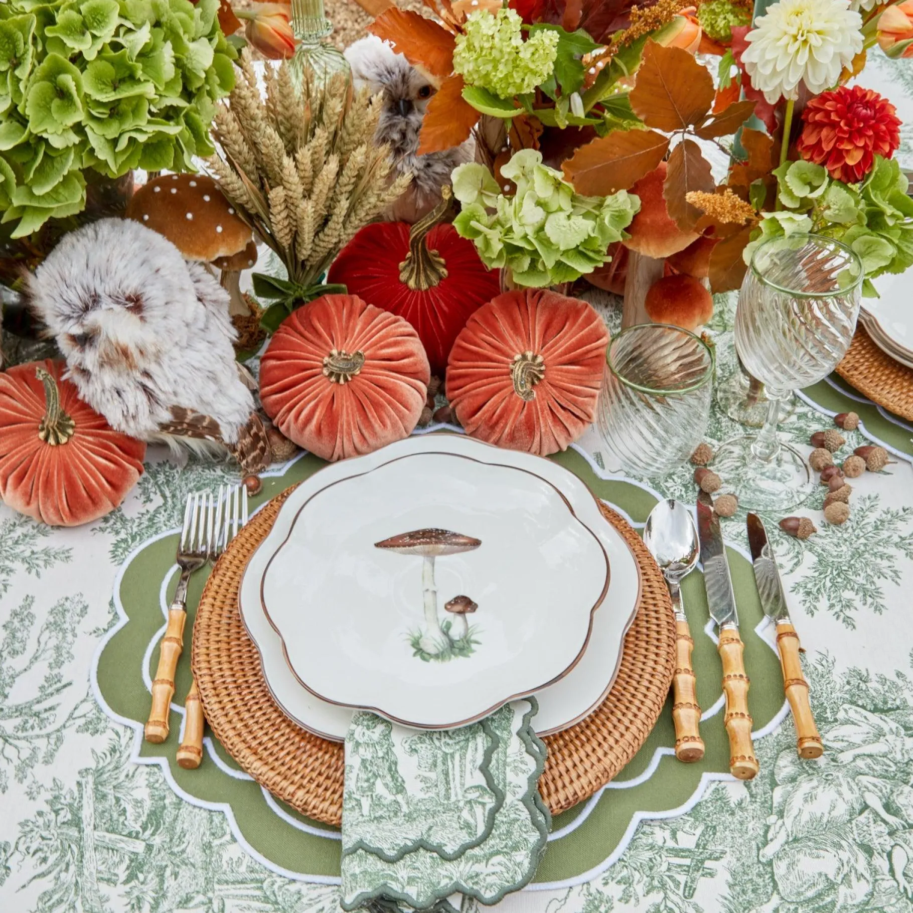 Mrs. Alice Glasses|Olive Rim Swirl Wine Glasses (Set Of 4)