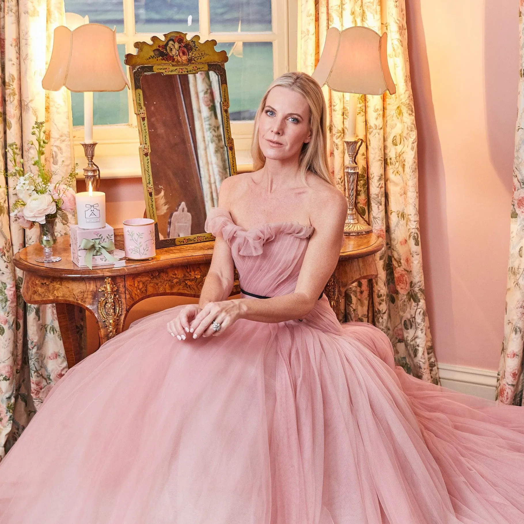 Mrs. Alice Candle Holders|Portrait Of A Garden Scented Candle & Pot Set