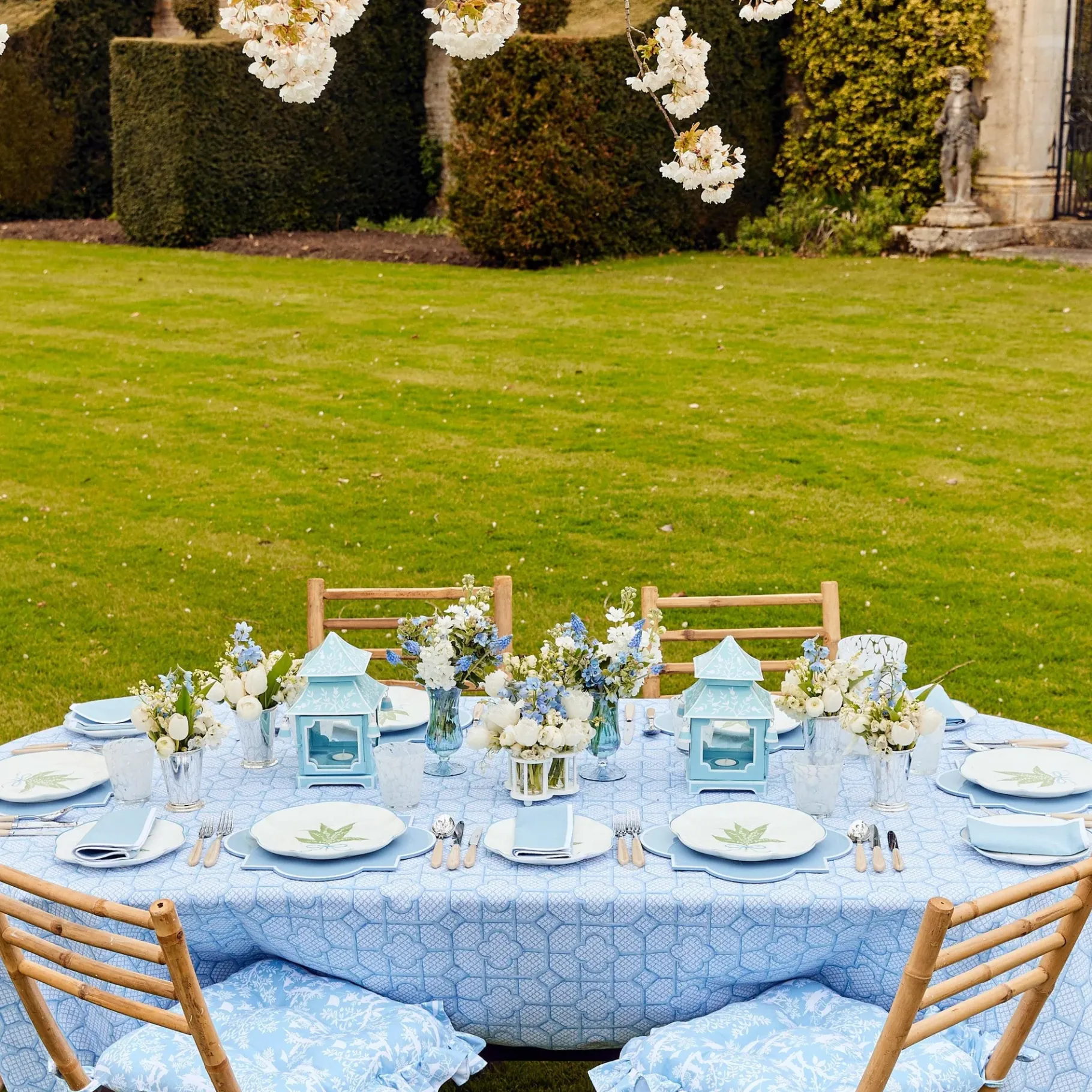 Mrs. Alice Starter Plates|Scalloped Lily Of The Valley Starter Plate