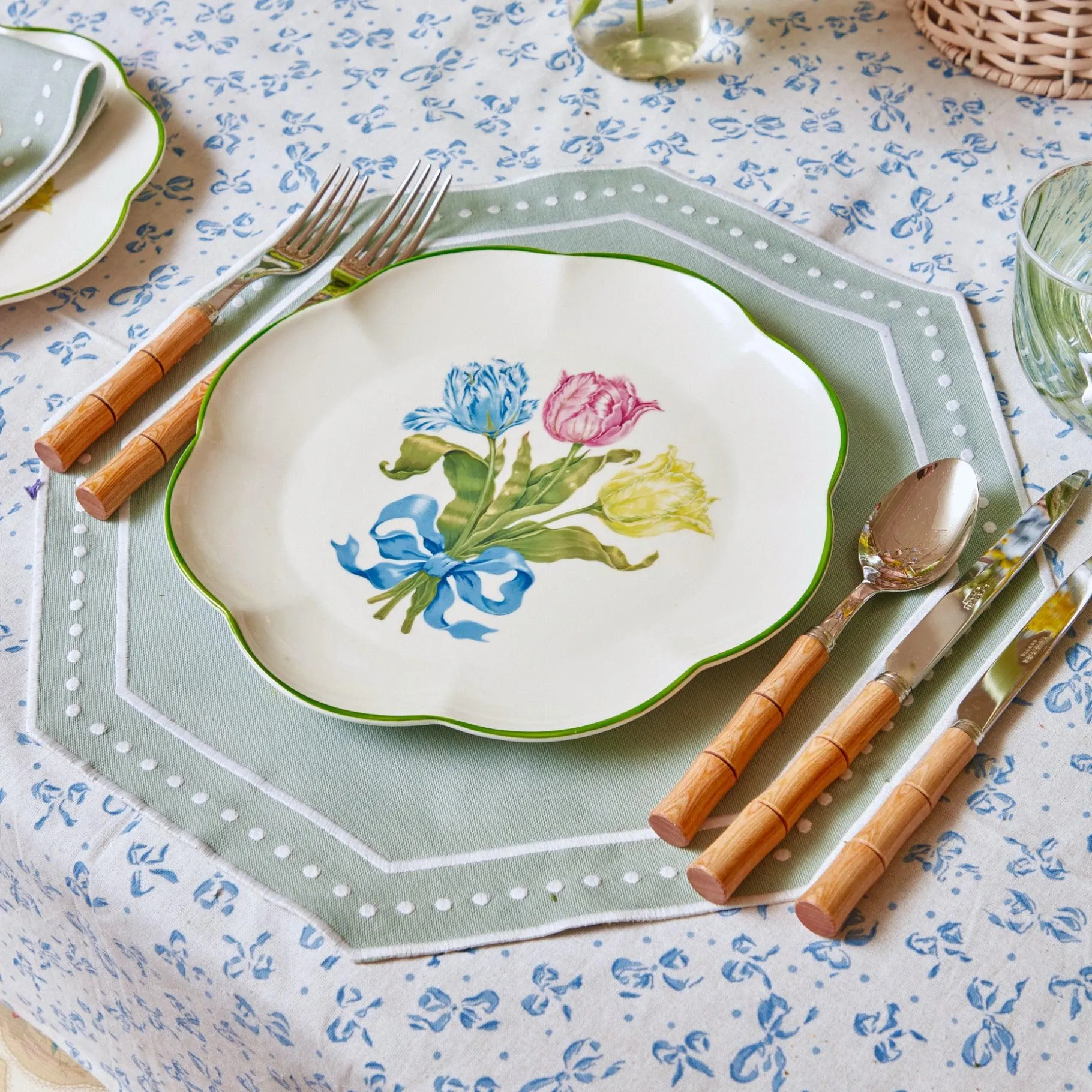 Mrs. Alice Dinner Plates|Tulip Dinner Plate