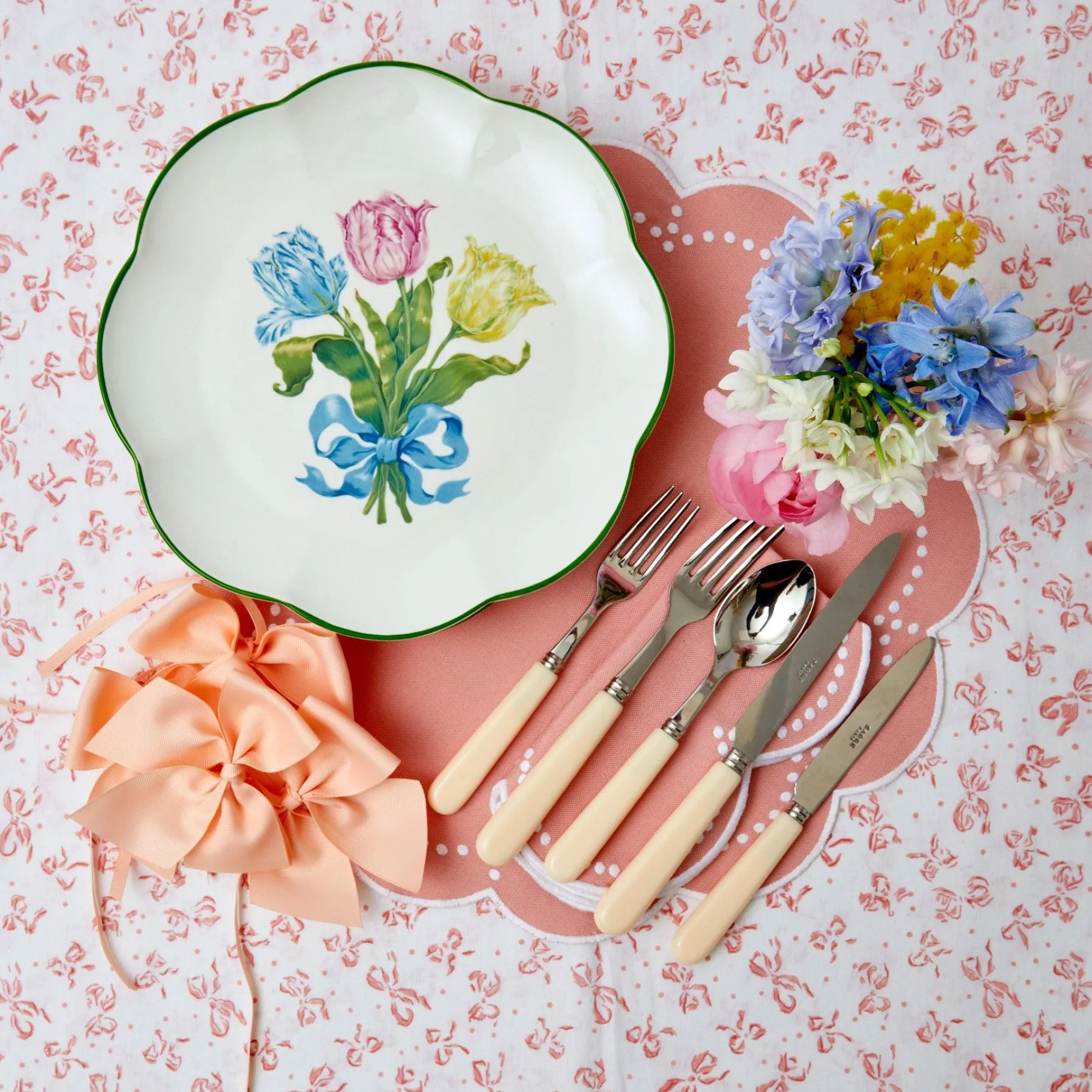 Mrs. Alice Dinner Plates|Tulip Dinner Plate