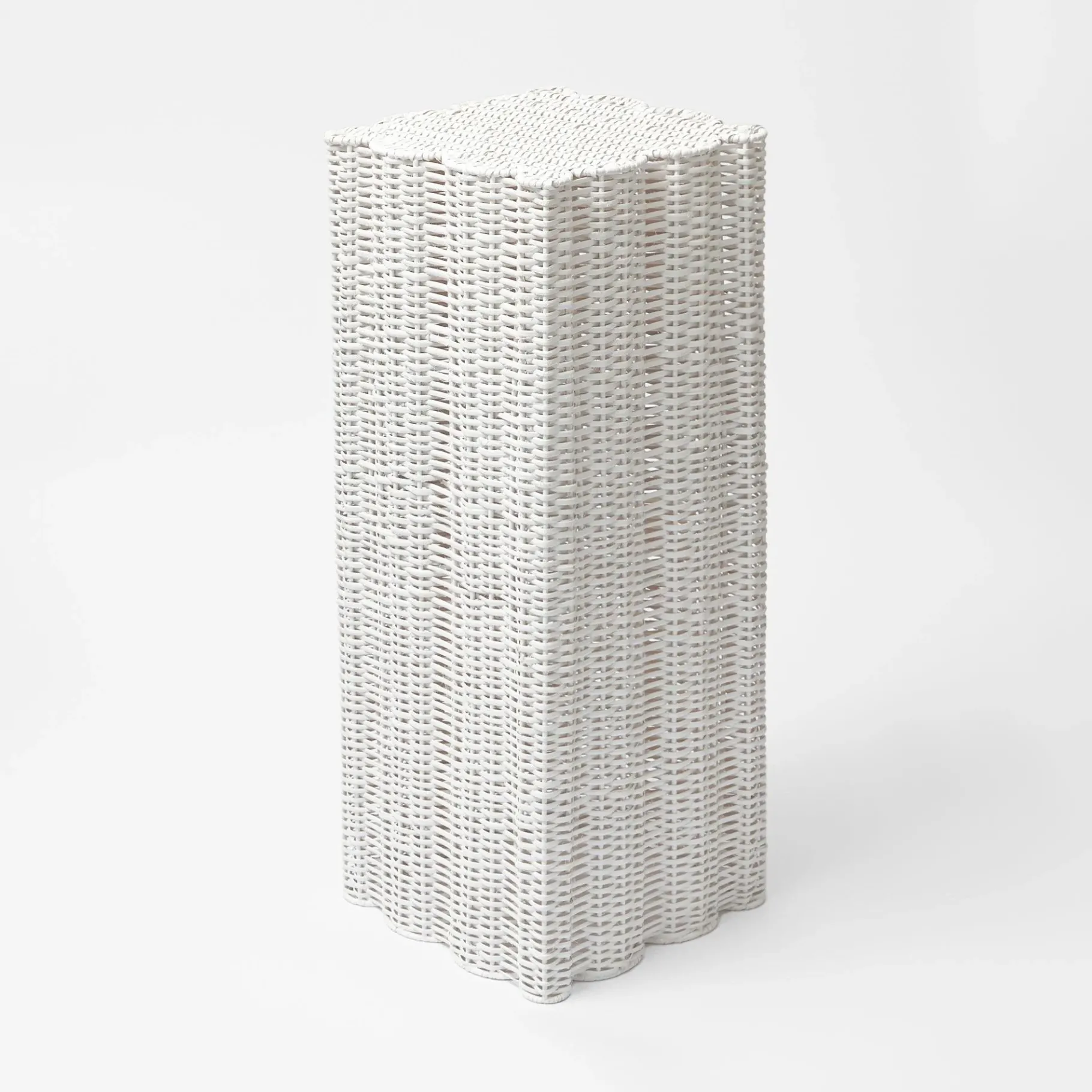 Mrs. Alice Rattan Furniture|White Liliana Scalloped Rattan Pedestal And Urn