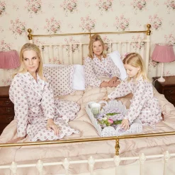 Mrs. Alice Trays & Liners|White Scalloped Rattan Tray